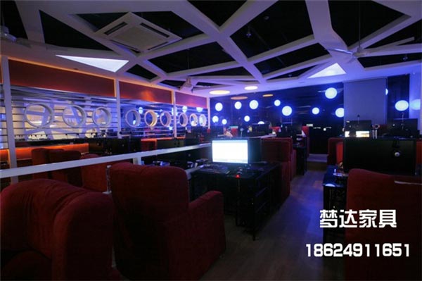 網(wǎng)吧桌椅圖片