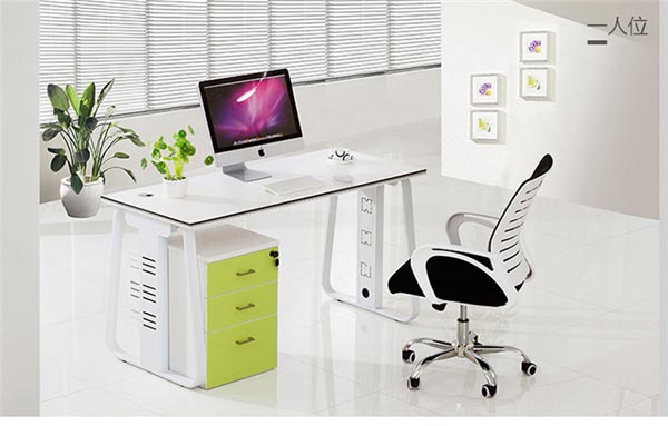 網(wǎng)吧桌椅圖片