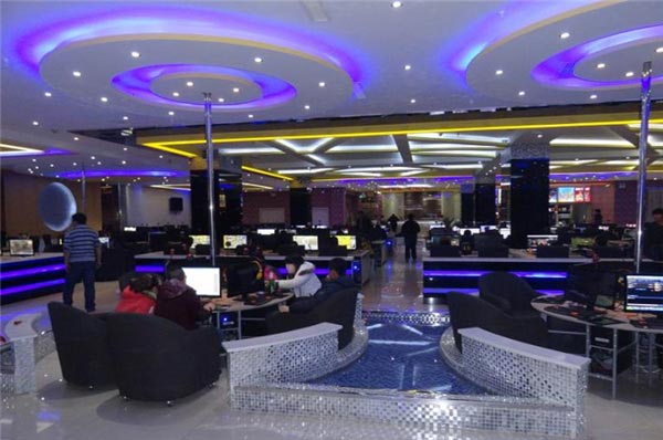 網(wǎng)吧桌椅場(chǎng)景圖