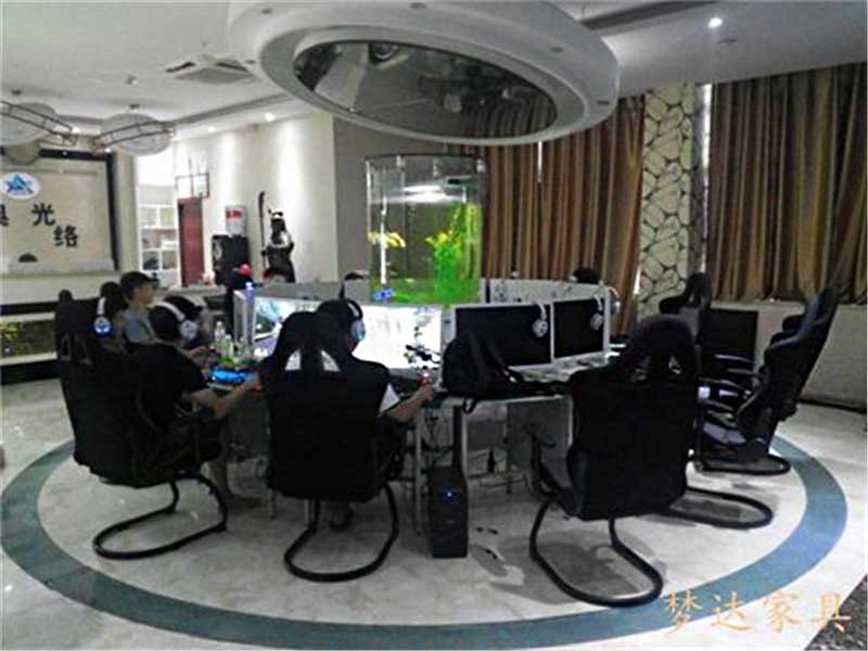 奧光網(wǎng)絡(luò)網(wǎng)咖桌椅沙發(fā)裝修效果圖