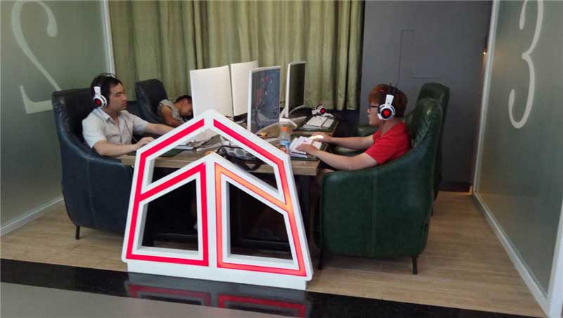 翼博電競(jìng)館網(wǎng)吧桌椅裝修效果圖