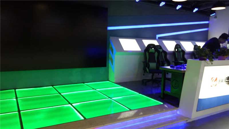 翼博電競(jìng)館網(wǎng)吧桌椅裝修效果圖