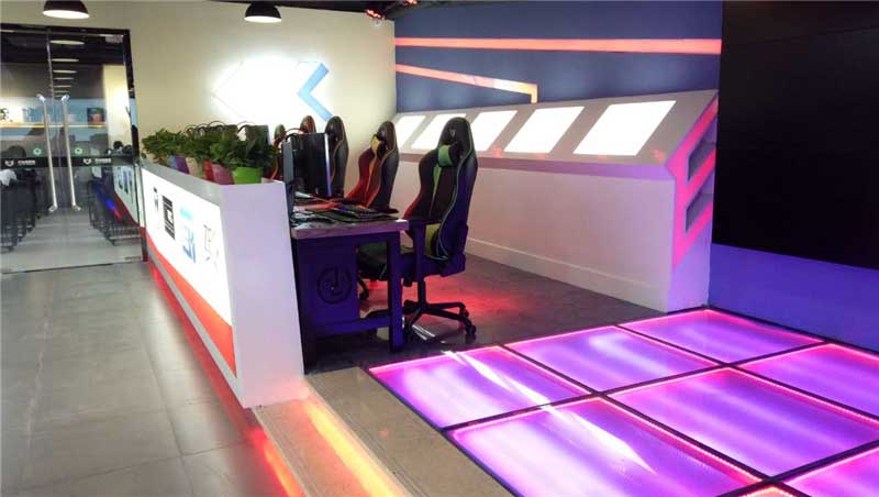 翼博電競(jìng)館網(wǎng)吧桌椅裝修效果圖