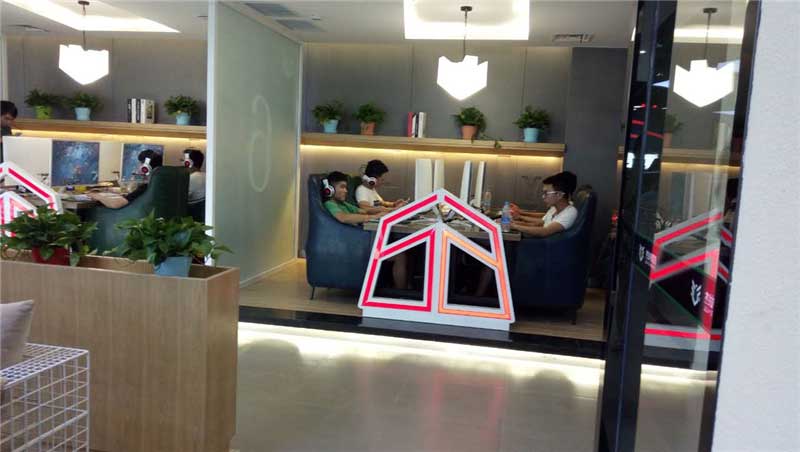 翼博電競(jìng)館網(wǎng)吧桌椅裝修效果圖