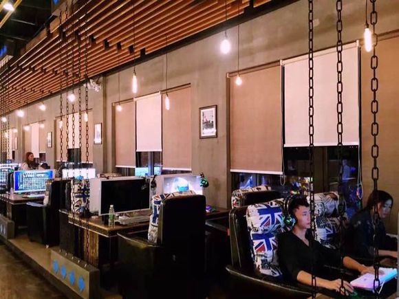 艾特網(wǎng)咖桌椅沙發(fā)裝修效果圖