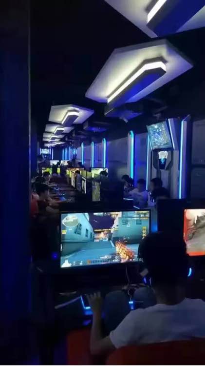 夢澤電競館網(wǎng)吧電競椅裝修效果圖