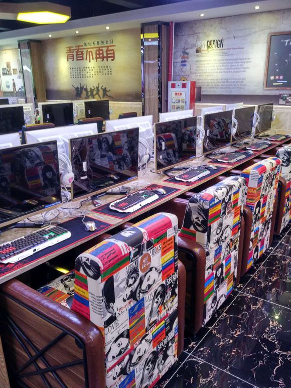 奇遇網(wǎng)咖桌椅沙發(fā)裝修效果圖