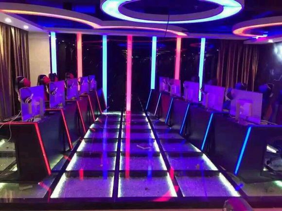 奇遇網(wǎng)咖桌椅沙發(fā)裝修效果圖