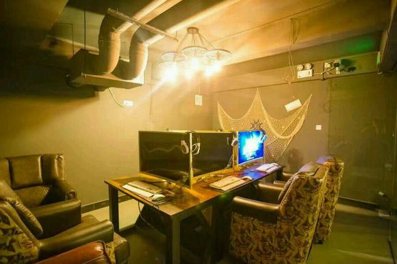 新概念網(wǎng)吧桌椅裝修效果圖