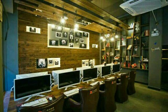 新概念網(wǎng)吧桌椅裝修效果圖