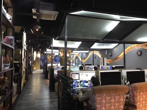 葉綠網(wǎng)咖桌椅沙發(fā)裝修效果圖