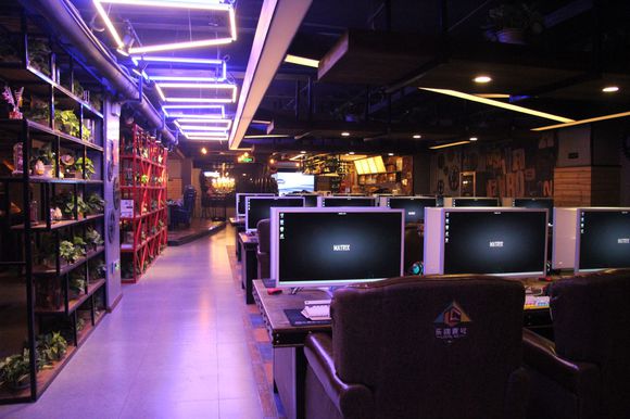 樂(lè)咖壹號(hào)網(wǎng)咖桌椅裝修效果圖