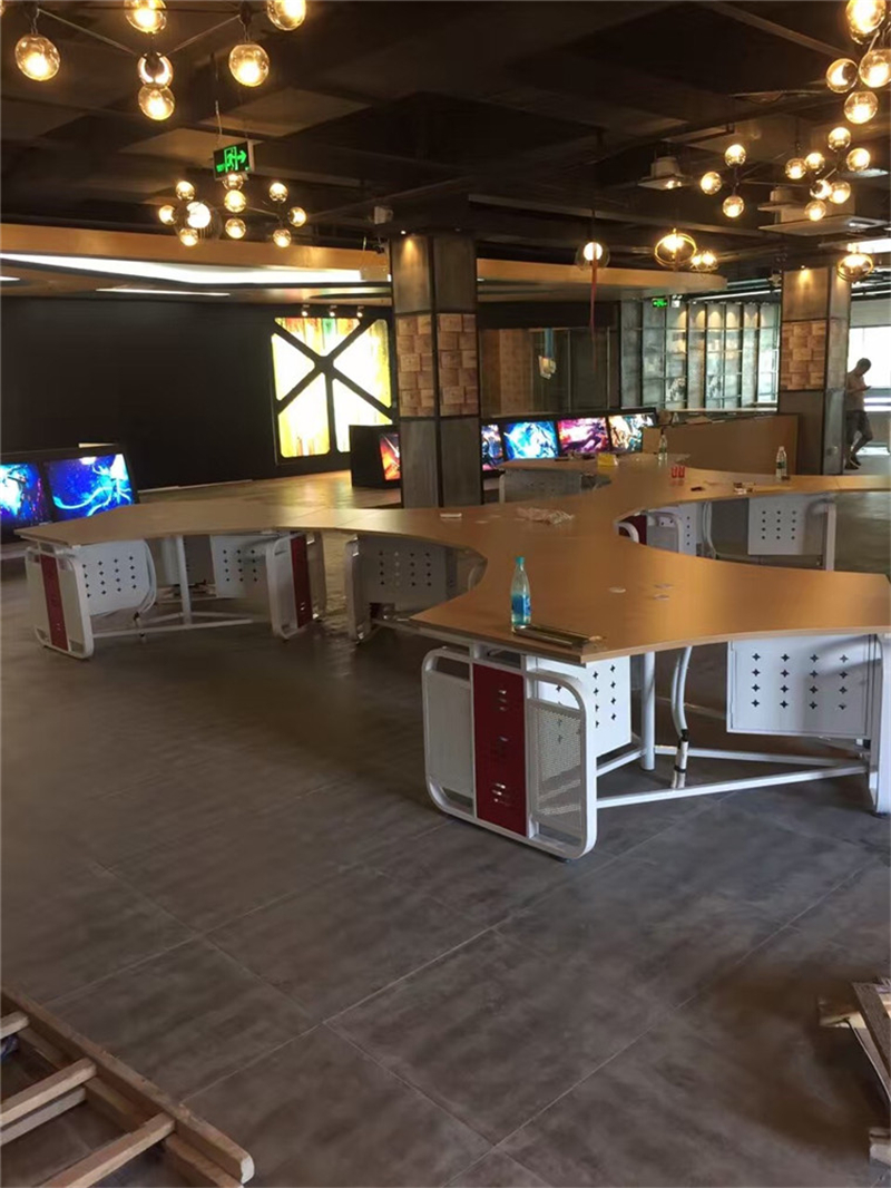 夢達(dá)個性網(wǎng)吧桌裝修效果圖