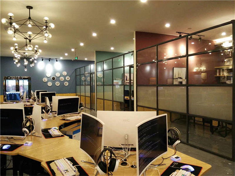 夢達(dá)個性網(wǎng)吧桌裝修效果圖