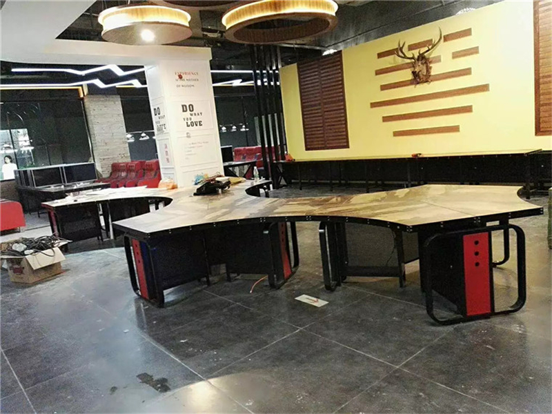 夢達(dá)個性網(wǎng)吧桌裝修效果圖