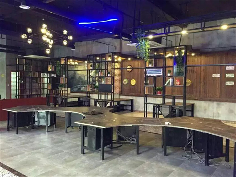 夢達(dá)個性網(wǎng)吧桌裝修效果圖