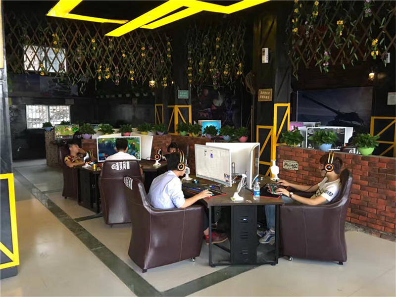 夢達(dá)個性網(wǎng)吧桌裝修效果圖