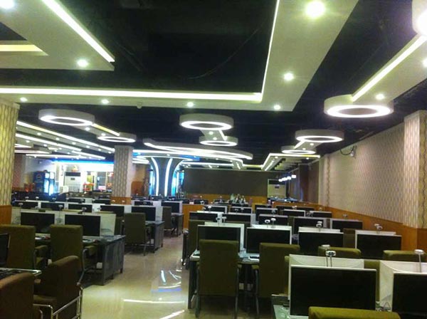 網(wǎng)吧桌椅裝修效果圖