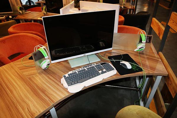 網(wǎng)吧桌裝修效果圖