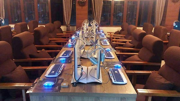 網(wǎng)吧桌椅裝修效果圖