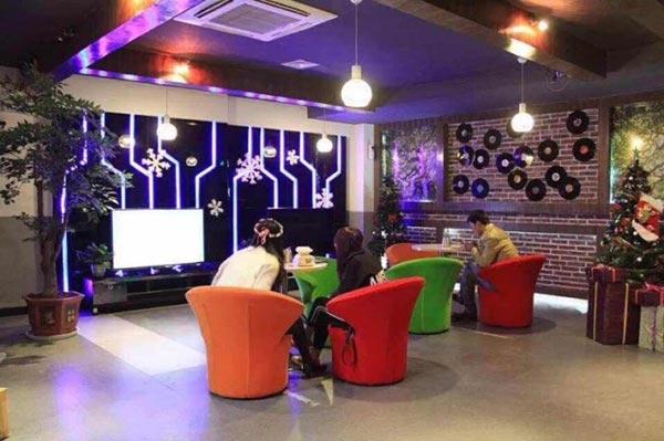 網(wǎng)吧桌椅圖片