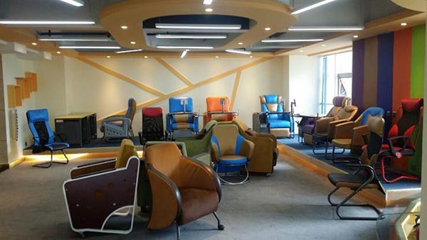 網(wǎng)吧桌椅圖片