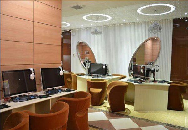 網(wǎng)吧桌椅實(shí)拍圖