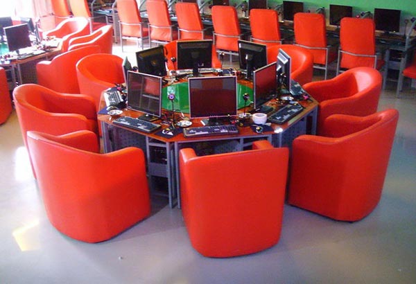 網(wǎng)吧桌裝修效果圖