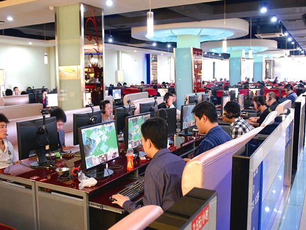 網(wǎng)吧桌椅裝修效果圖