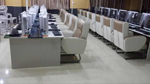 網(wǎng)吧桌椅裝修效果圖