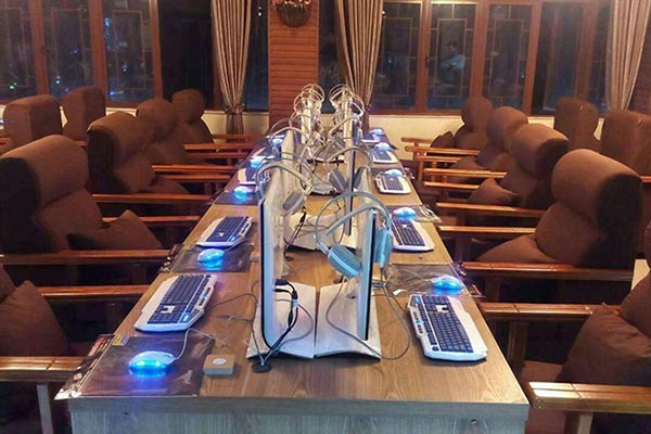 網(wǎng)吧桌子裝修效果圖