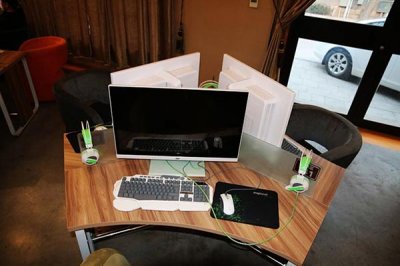 怎樣選擇舒適的網(wǎng)吧桌椅