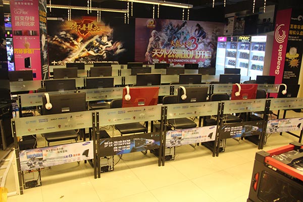 網(wǎng)吧桌椅擺放實(shí)景圖