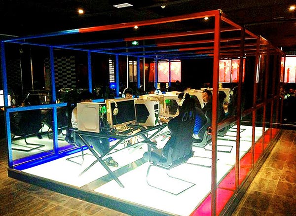 網(wǎng)吧桌椅擺放實(shí)景圖