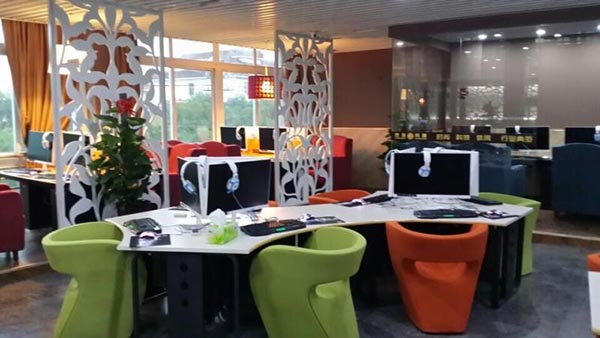 網(wǎng)吧桌子裝修效果圖