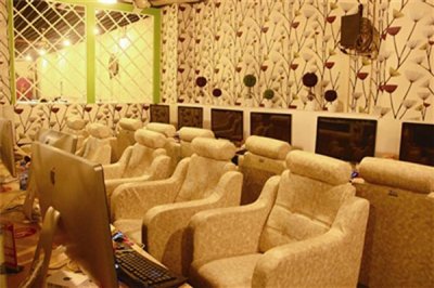 網(wǎng)吧桌椅最舒服的高度是多少？