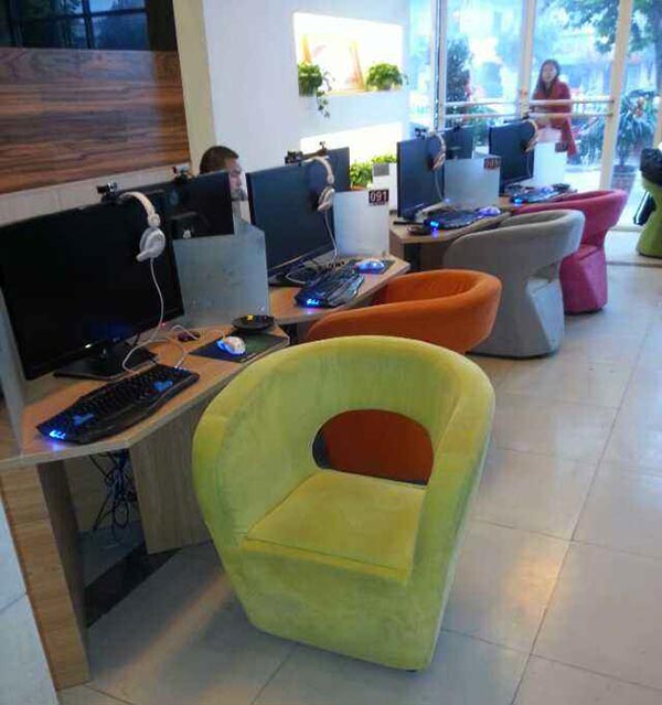 鄭州網(wǎng)吧沙發(fā)實景圖