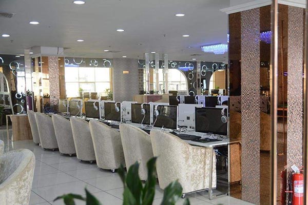 網(wǎng)吧桌椅沙發(fā)圖片