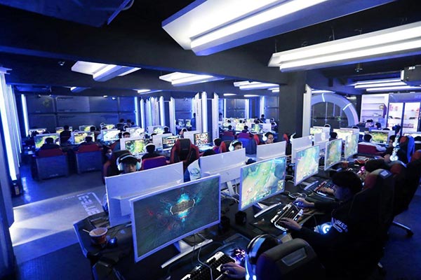 網(wǎng)吧桌椅圖片