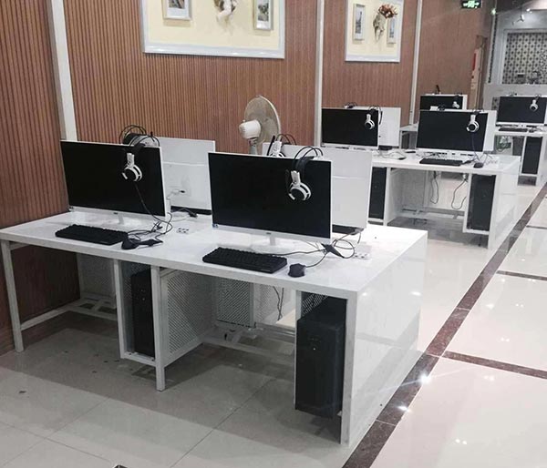 網(wǎng)吧桌椅圖片