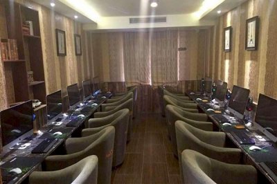 如何延長網(wǎng)吧桌椅使用壽命？