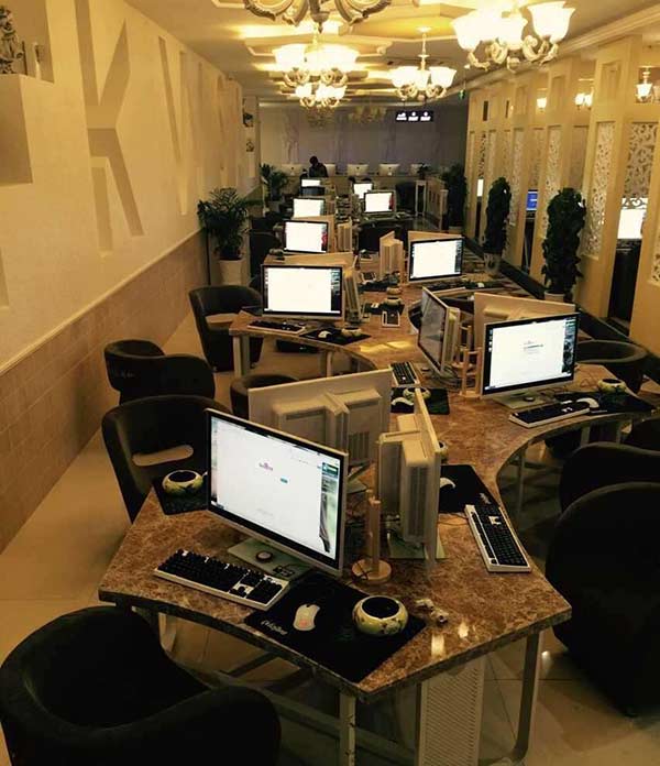 網(wǎng)吧桌椅效果圖