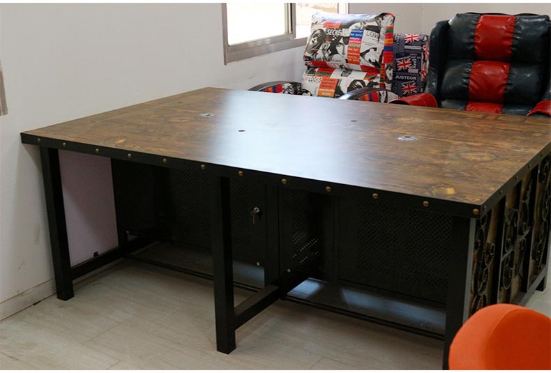 夢達(dá)網(wǎng)吧隱形機箱電腦桌實拍圖