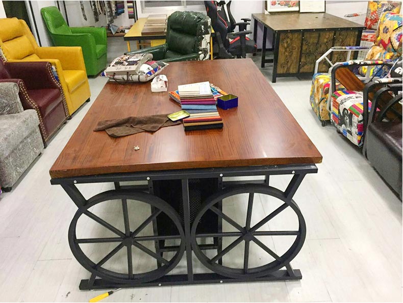 夢達(dá)網(wǎng)吧隱形機箱電腦桌實拍圖