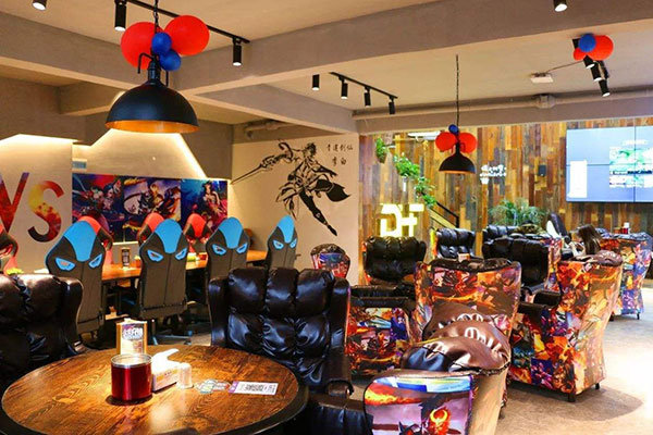 手游網(wǎng)咖裝修效果圖