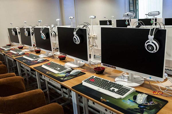 網(wǎng)吧電腦靜電現(xiàn)象